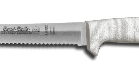 Cuchillo dentado de 15 cm. Mango verde